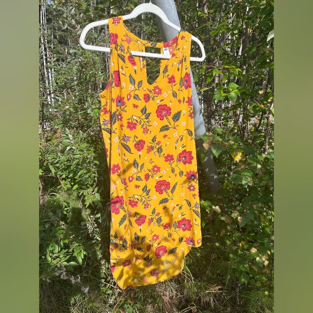 Old Navy Casual Cotton Floral Dress. Looks super cute with a belt.